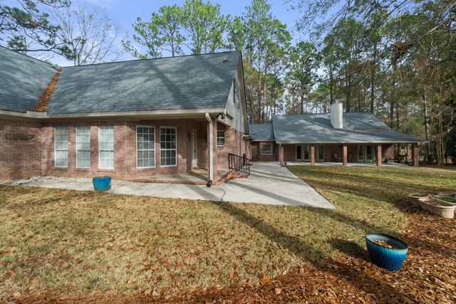 87 Fairlake Dr., Hattiesburg, MS 39402