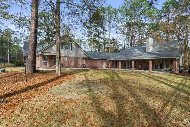 87 Fairlake Dr., Hattiesburg, MS 39402