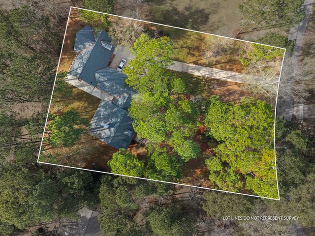 87 Fairlake Dr., Hattiesburg, MS 39402