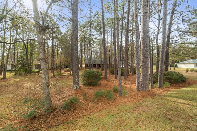 87 Fairlake Dr., Hattiesburg, MS 39402