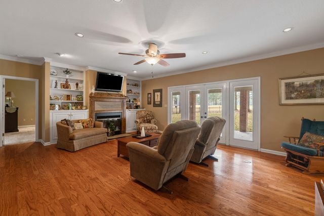 87 Fairlake Dr., Hattiesburg, MS 39402