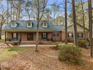 87 Fairlake Dr., Hattiesburg, MS 39402