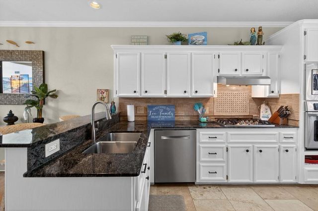 13537 PORT ROYAL Ct, Corpus Christi, TX 78418