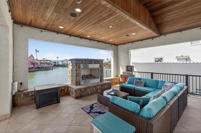 13537 PORT ROYAL Ct, Corpus Christi, TX 78418