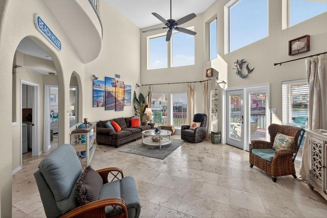 13537 PORT ROYAL Ct, Corpus Christi, TX 78418