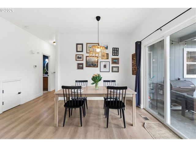 373 Camrin Loop, Creswell, OR 97426