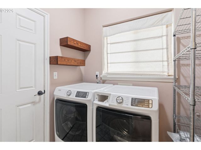 373 Camrin Loop, Creswell, OR 97426