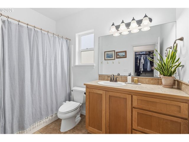 373 Camrin Loop, Creswell, OR 97426