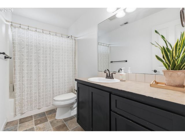 373 Camrin Loop, Creswell, OR 97426