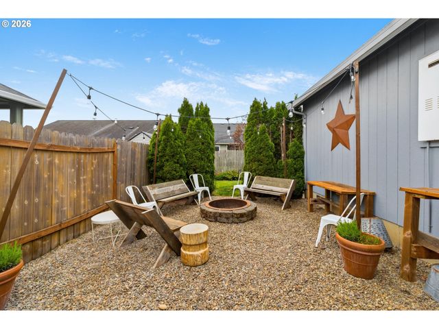 373 Camrin Loop, Creswell, OR 97426