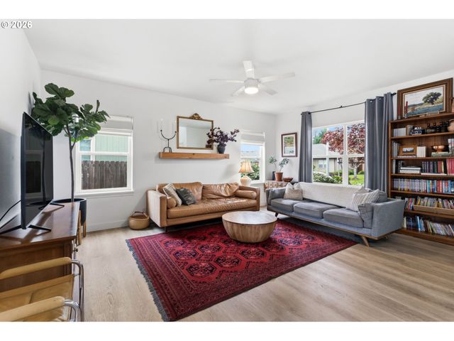 373 Camrin Loop, Creswell, OR 97426