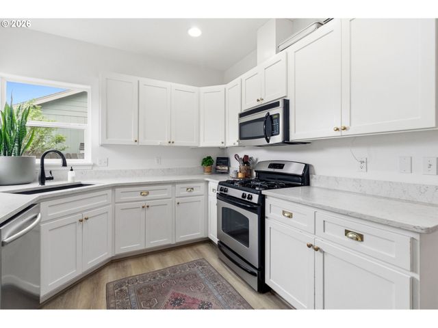 373 Camrin Loop, Creswell, OR 97426