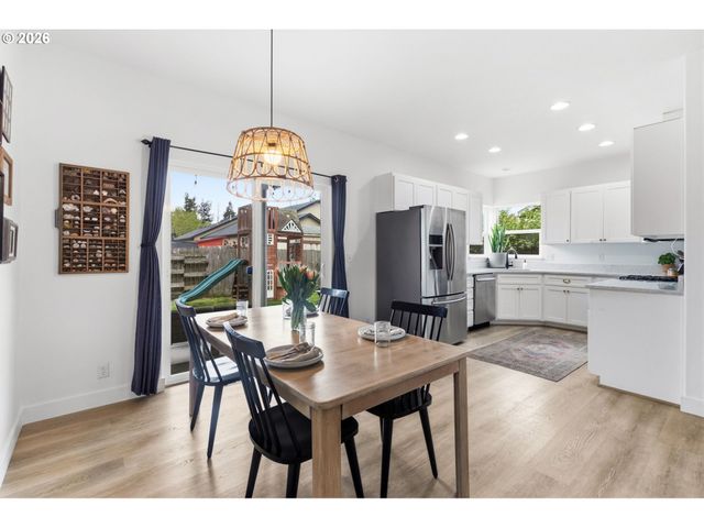 373 Camrin Loop, Creswell, OR 97426