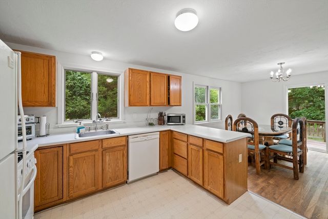 190 Monroe St, Pembroke, MA 02359