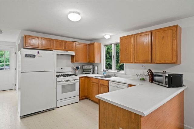 190 Monroe St, Pembroke, MA 02359