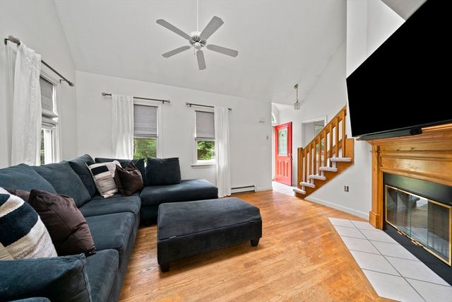 190 Monroe St, Pembroke, MA 02359