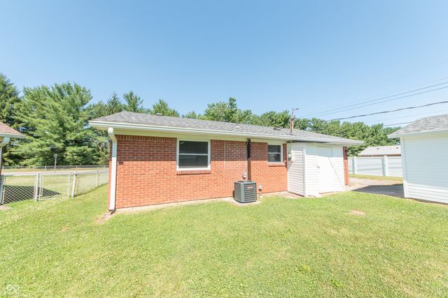 1215 N Gladstone Avenue, Columbus, IN 47201