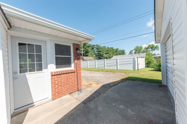 1215 N Gladstone Avenue, Columbus, IN 47201