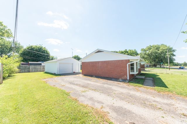 1215 N Gladstone Avenue, Columbus, IN 47201