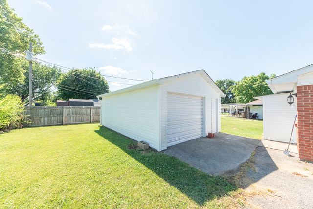 1215 N Gladstone Avenue, Columbus, IN 47201