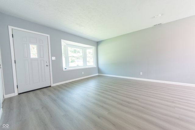 1215 N Gladstone Avenue, Columbus, IN 47201