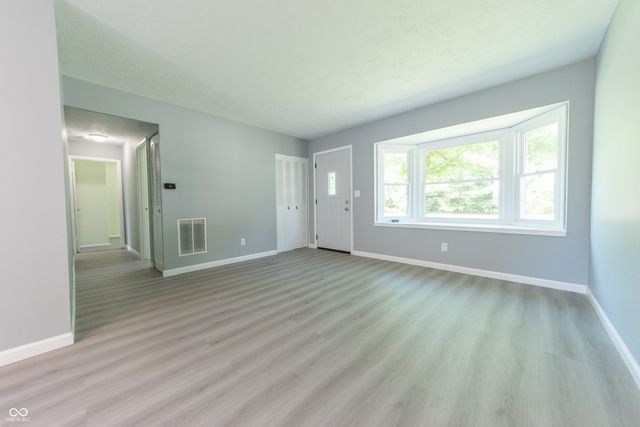 1215 N Gladstone Avenue, Columbus, IN 47201
