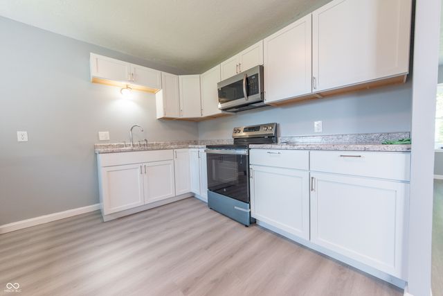 1215 N Gladstone Avenue, Columbus, IN 47201