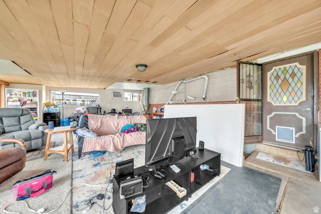 1198 N 3000 W, Clinton, UT 84015