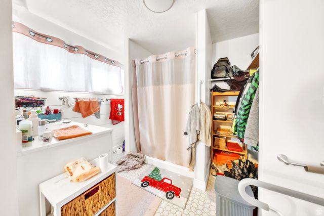 1198 N 3000 W, Clinton, UT 84015