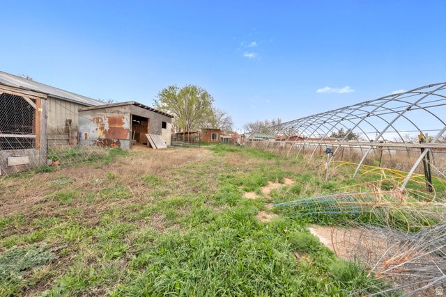 1198 N 3000 W, Clinton, UT 84015
