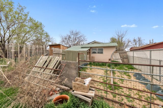 1198 N 3000 W, Clinton, UT 84015