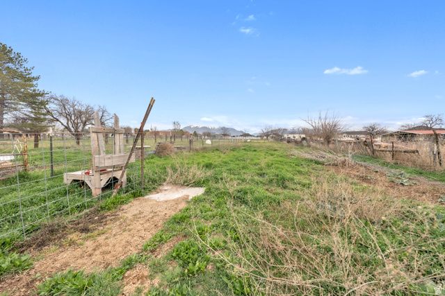 1198 N 3000 W, Clinton, UT 84015