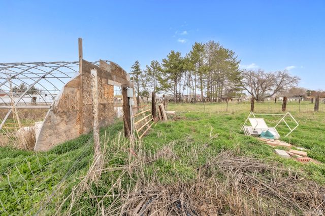 1198 N 3000 W, Clinton, UT 84015