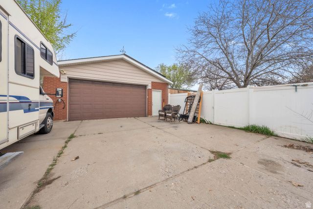 1198 N 3000 W, Clinton, UT 84015