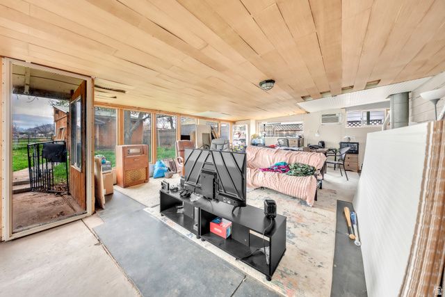 1198 N 3000 W, Clinton, UT 84015