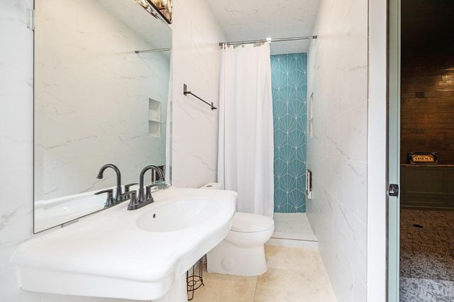 430 Fenn Street, Houston, TX 77018