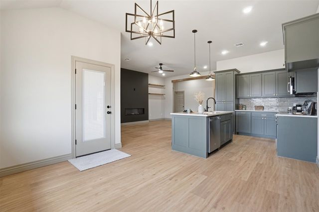 207 Pine Ave, Cache, OK 73527