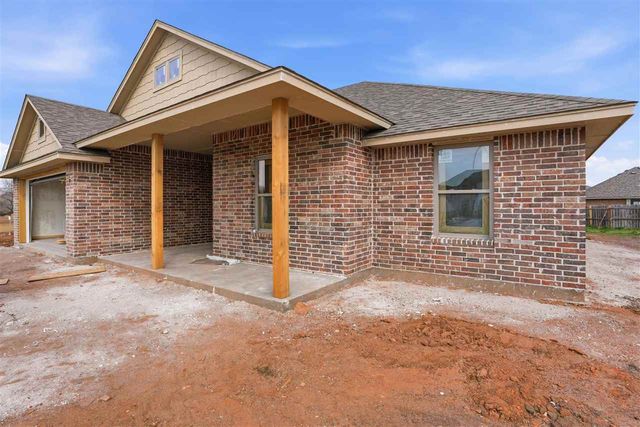 207 Pine Ave, Cache, OK 73527
