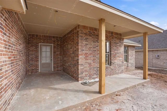 207 Pine Ave, Cache, OK 73527