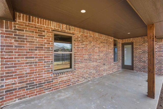 207 Pine Ave, Cache, OK 73527