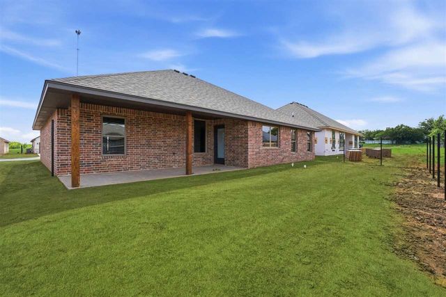 207 Pine Ave, Cache, OK 73527