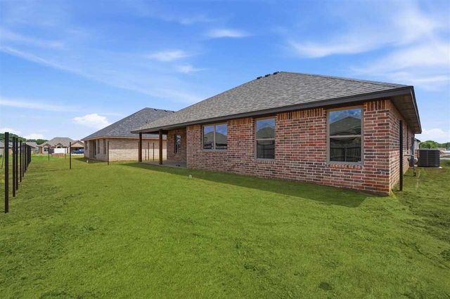 207 Pine Ave, Cache, OK 73527