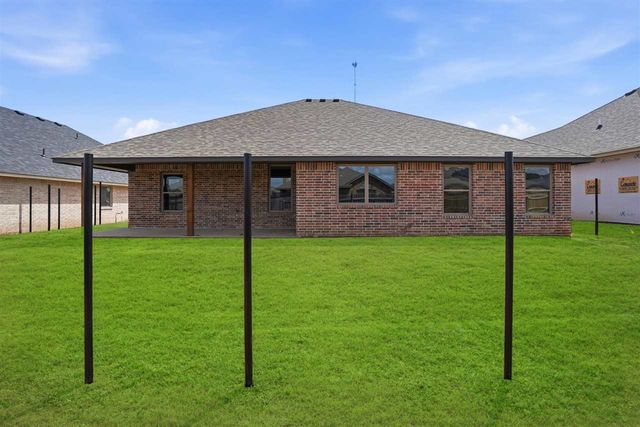 207 Pine Ave, Cache, OK 73527