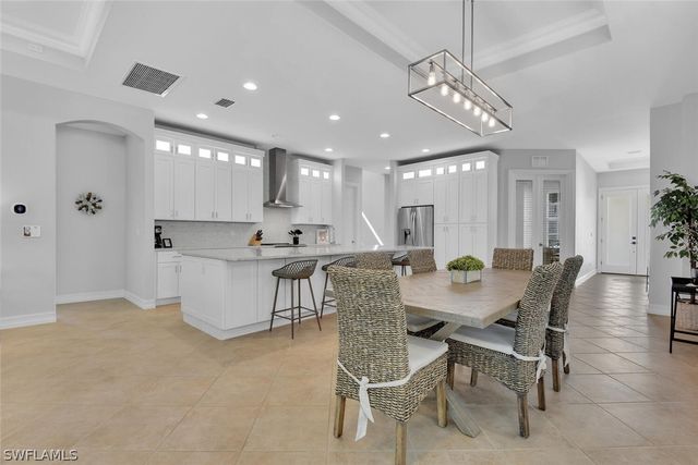 590 110th AVE N, Naples, FL 34108