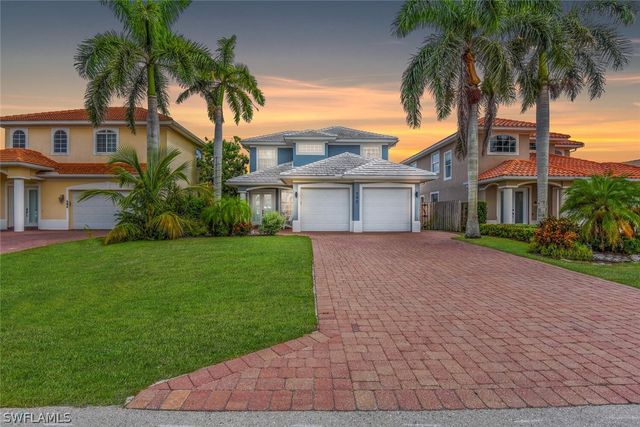 590 110th AVE N, Naples, FL 34108