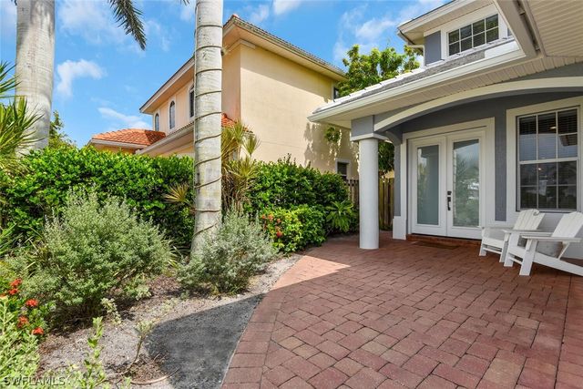 590 110th AVE N, Naples, FL 34108