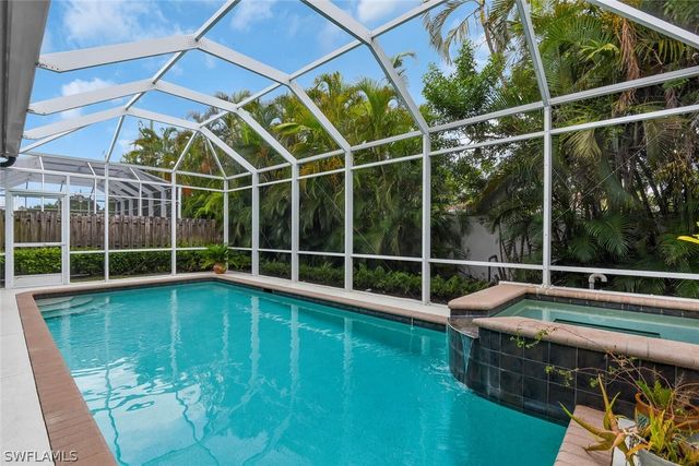 590 110th AVE N, Naples, FL 34108