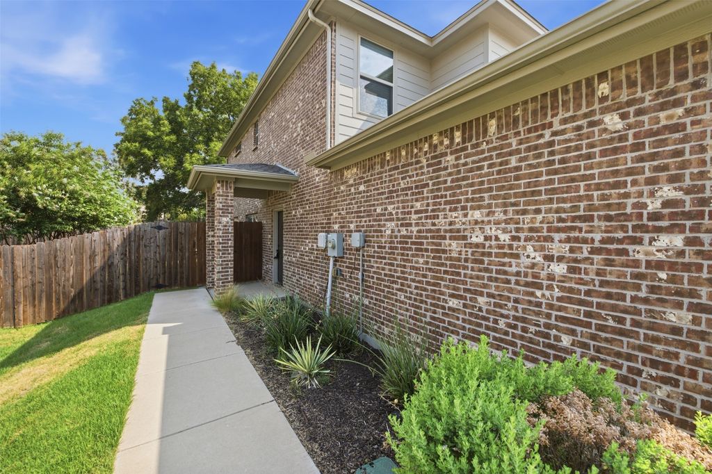 809 Jameson Street, Weatherford, TX 76086