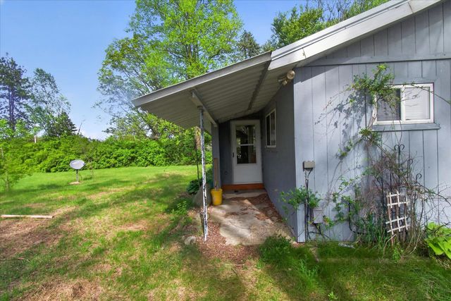 11148 E Howard City Edmore Road, Riverdale, MI 48877