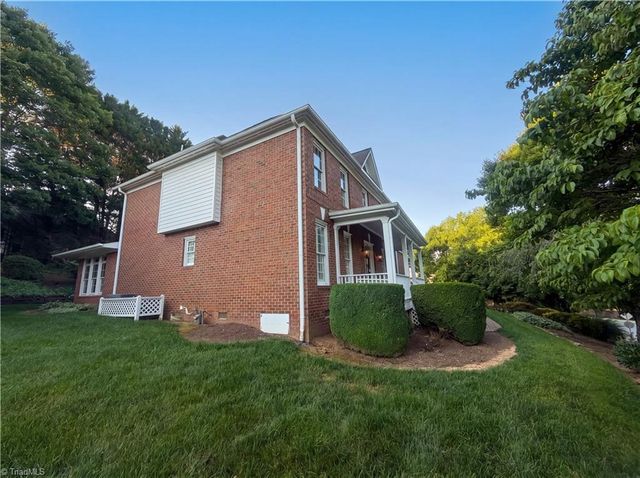 3800 Crosstimbers Drive, Greensboro, NC 27410
